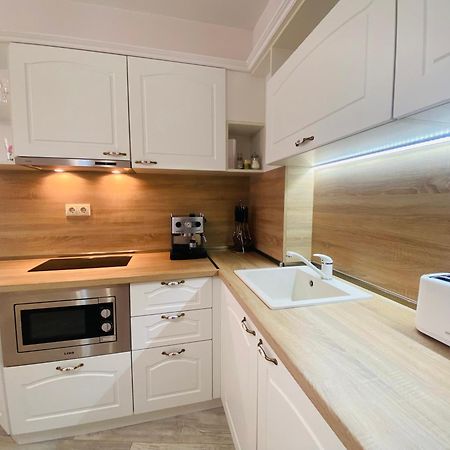 1Bd Ap In La Mer Complex Private Beach And Pool Golden Sands Exterior foto
