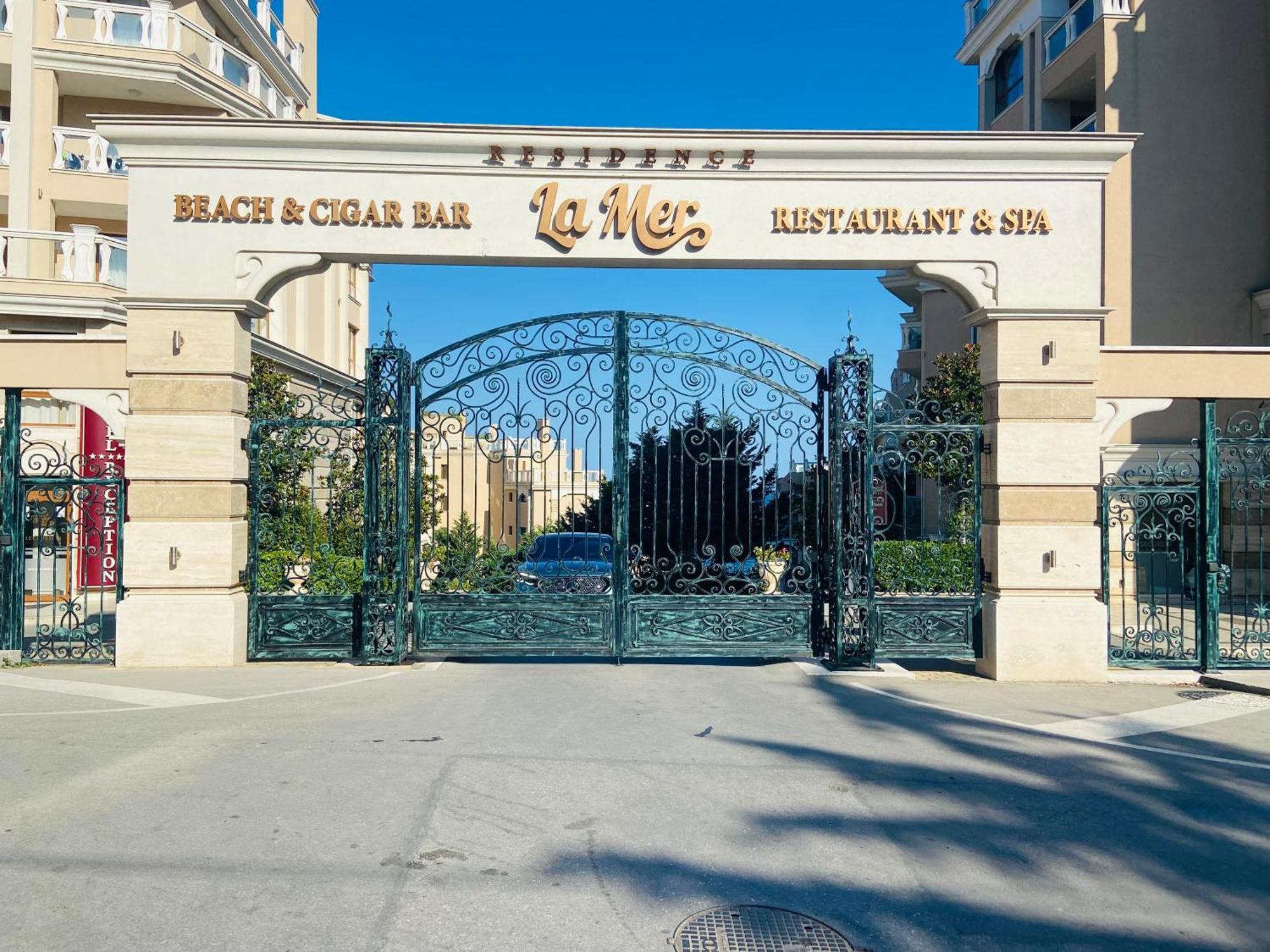 1Bd Ap In La Mer Complex Private Beach And Pool Golden Sands Exterior foto